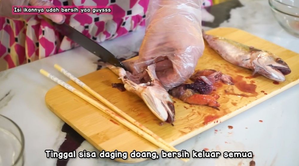 10 Cara jitu Tasyi Athasyia bersihkan insang ikan tanpa pisau