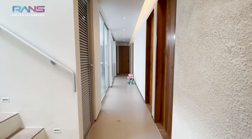 Raffi beri hadiah rumah mewah Berbagai sumber