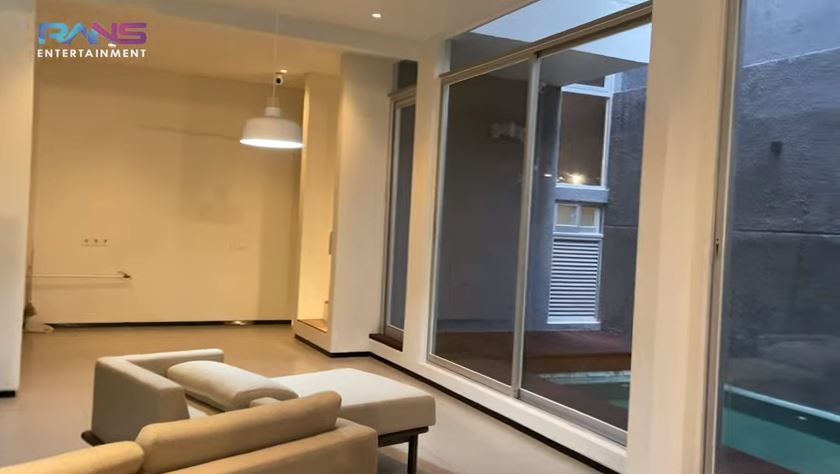 Raffi beri hadiah rumah mewah Berbagai sumber