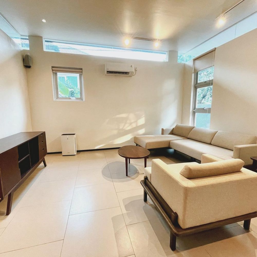 Raffi beri hadiah rumah mewah Berbagai sumber