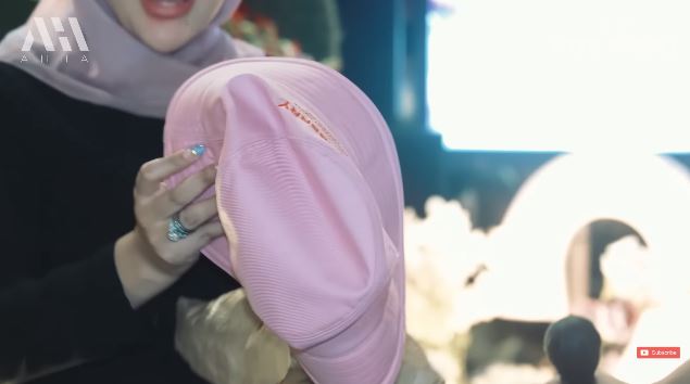 momen aurel buka kado ultah © berbagai sumber momen aurel buka kado ultah © berbagai sumber