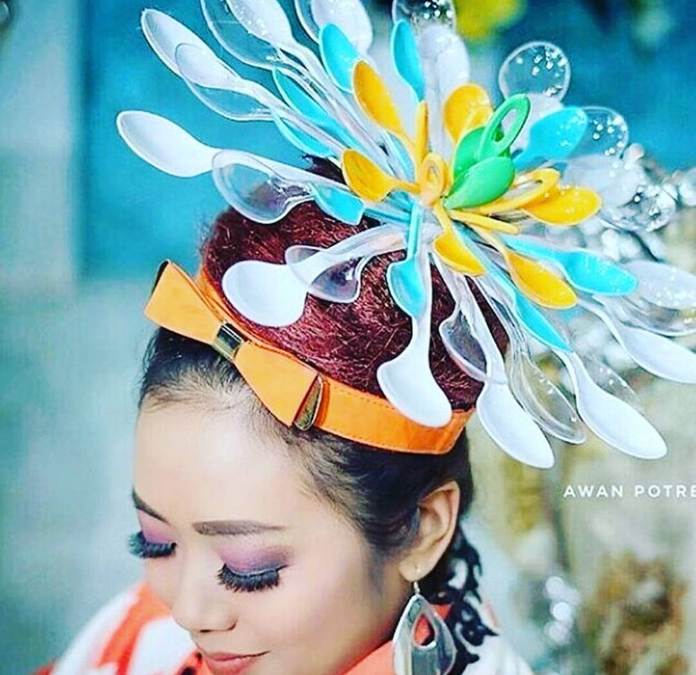 memperbaiki barang tapi pakai sendok © berbagai sumber