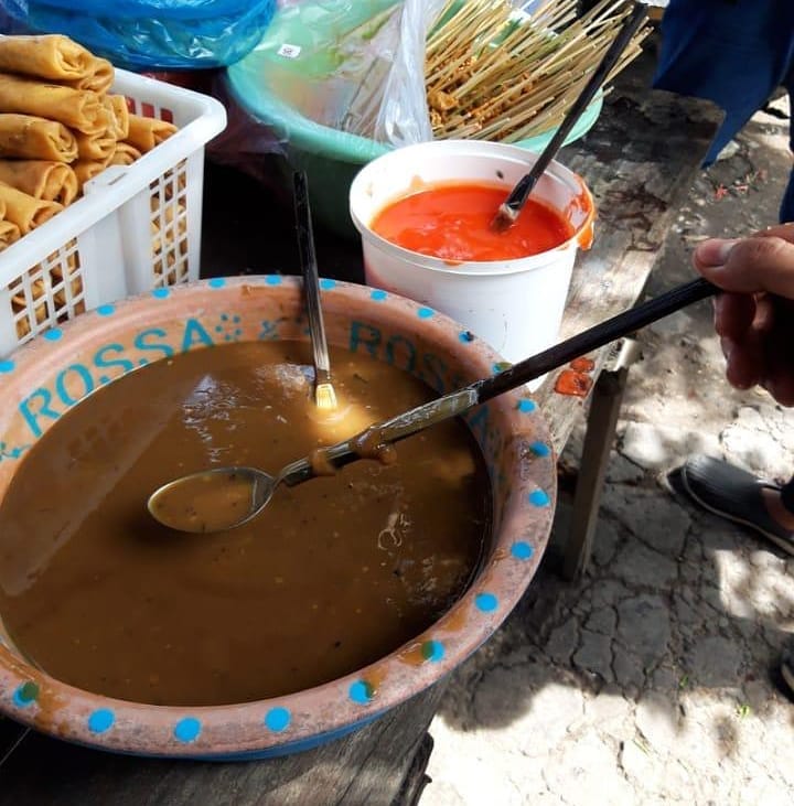 memperbaiki barang tapi pakai sendok © berbagai sumber