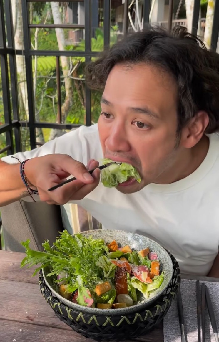 10 Makanan dikonsumsi Tarra Budiman usai olahraga, bantu bentuk otot