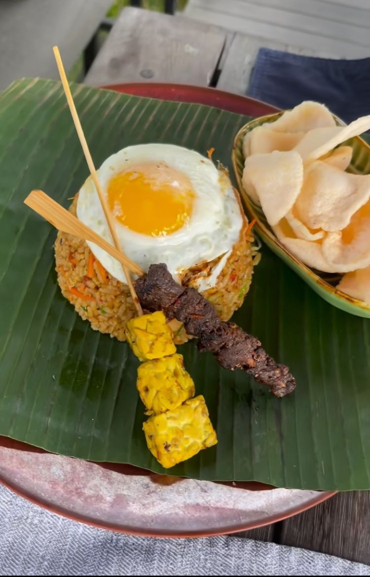 10 Makanan dikonsumsi Tarra Budiman usai olahraga, bantu bentuk otot