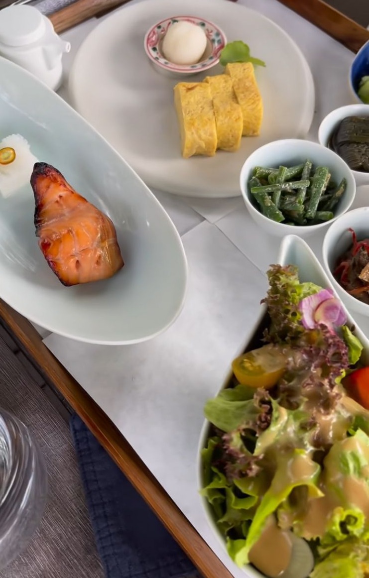 10 Makanan dikonsumsi Tarra Budiman usai olahraga, bantu bentuk otot