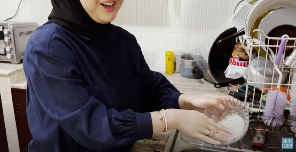10 Cara Kesha Ratuliu bikin MPASI sop ayam, simpel tanpa slow cooker