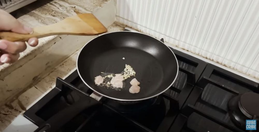 10 Cara Kesha Ratuliu bikin MPASI sop ayam, simpel tanpa slow cooker
