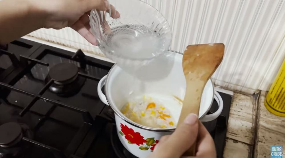 10 Cara Kesha Ratuliu bikin MPASI sop ayam, simpel tanpa slow cooker
