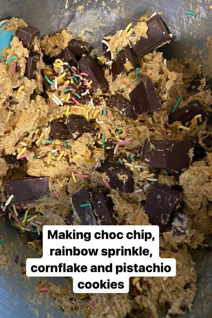 10 Makanan dikonsumsi Rianti Cartwright, bikin fit dan ASI lancar