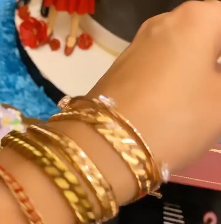 kejutan ultah ussy sulistiawaty © instagram