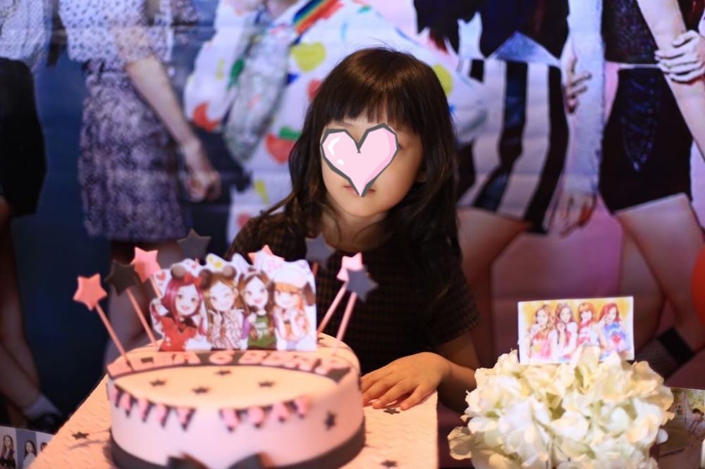 11 Potret kue ultah keluarga Ussy Sulistiawaty, unik dan menggemaskan