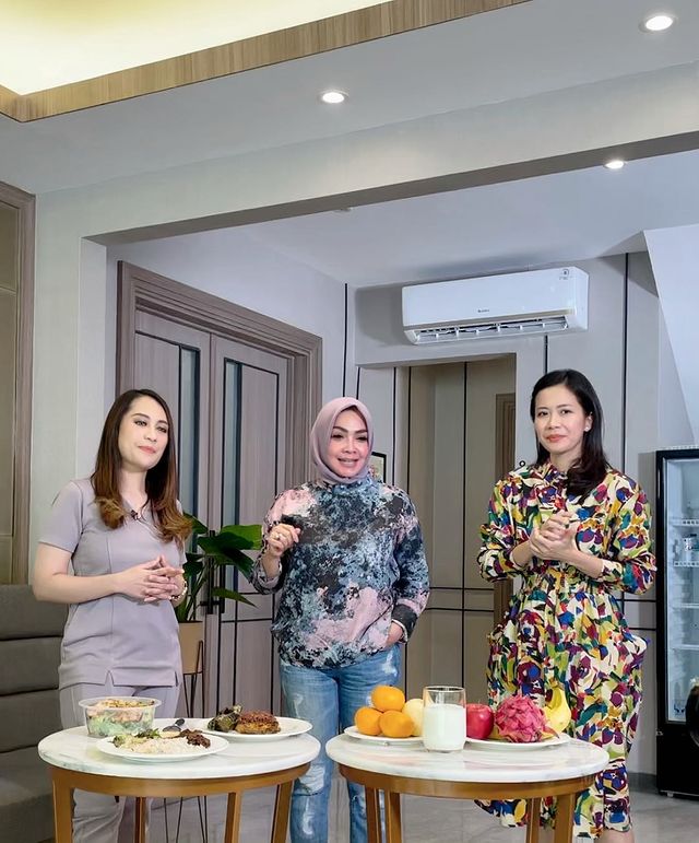 10 Menu sarapan Rieta Amilia, bantu tubuh fit di usia 60 tahun