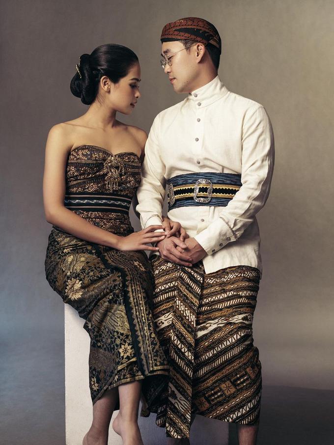 prewedding penyanyi wanita pakai busana adat © berbagai sumber