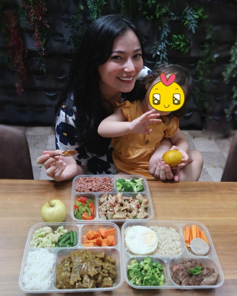 10 Trik Asmirandah masak MPASI ini bikin anak tak bosan makan