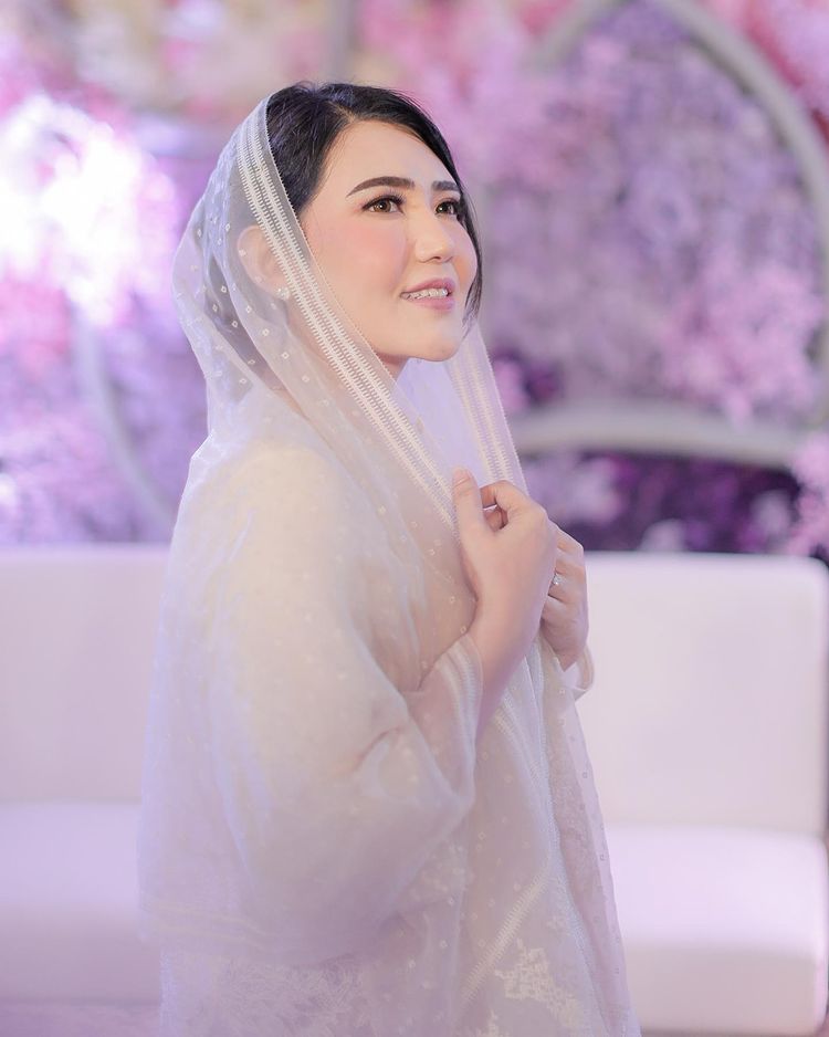 Detail busana Via Vallen dari pengajian hingga siraman © berbagai sumber