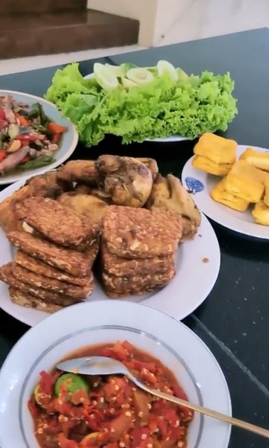 10 Kreasi olahan ayam ala Nicky Tirta, praktis dan mudah disontek