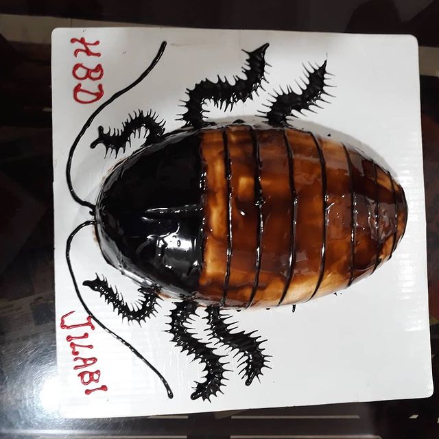 15 Potret kue ulang tahun dengan hiasan nyeleneh, idenya ada-ada aja