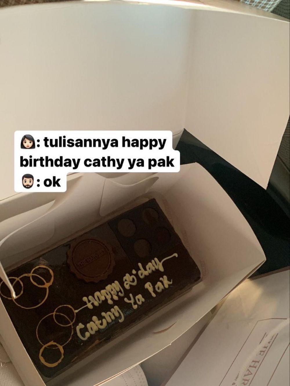 15 Potret kue ulang tahun dengan hiasan nyeleneh, idenya ada-ada aja