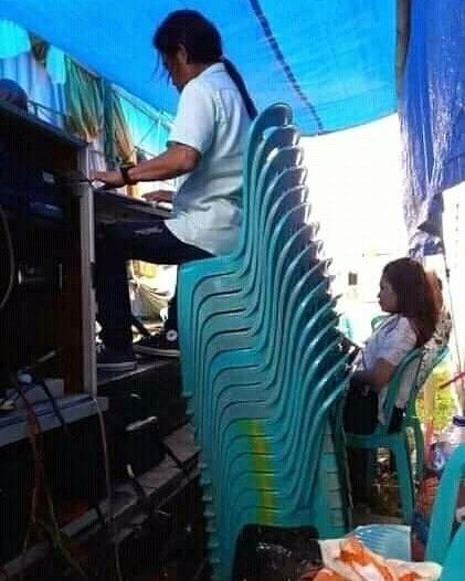 memanfaatkan kursi plastik kreatif banget © berbagai sumber memanfaatkan kursi plastik kreatif banget © berbagai sumber