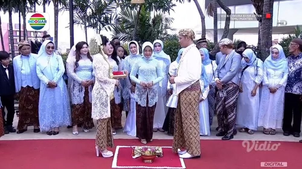 momen Temu Manten Via Vallen & Chevra Yolandi © berbagai sumber