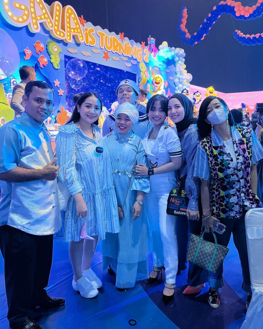 Ultah Gala Berbagai sumber