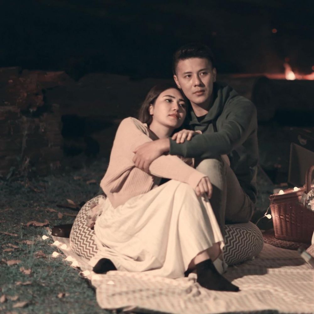 Kisah cinta Via Vallen dan Chevra Yolandi pacaran hingga nikah Berbagai sumber