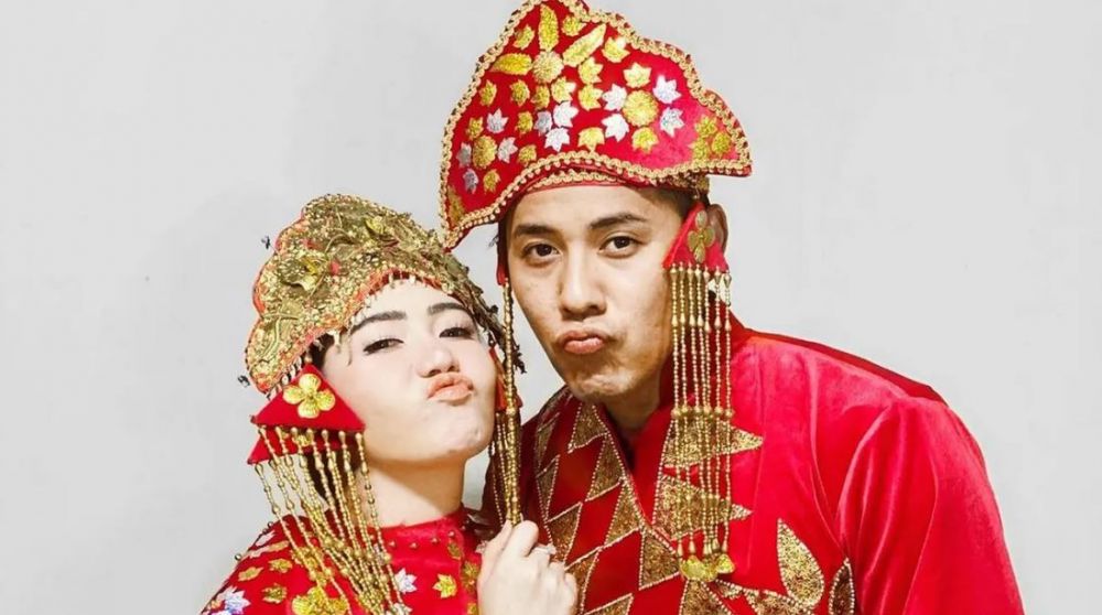 Kisah cinta Via Vallen dan Chevra Yolandi pacaran hingga nikah Berbagai sumber