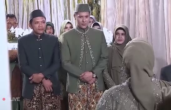 Midodareni Via Vallen dan Chevra Berbagai sumber