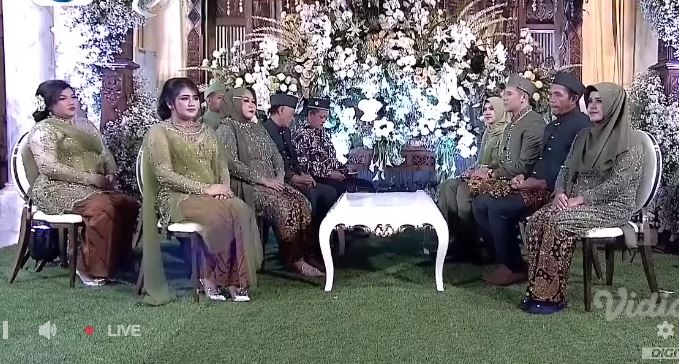 Midodareni Via Vallen dan Chevra Berbagai sumber