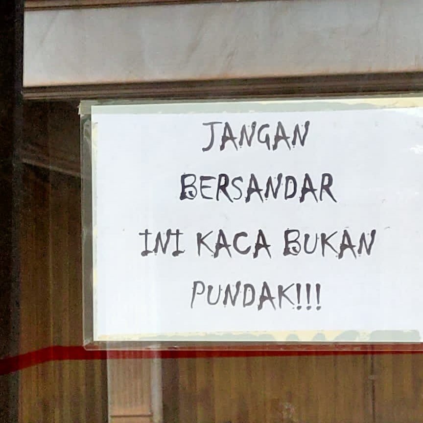 peringatan lucu di kaca bikin baper © berbagai sumber