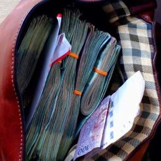 Kisah pria menemukan uang Rp 337 juta dan dikembalikan Berbagai sumber