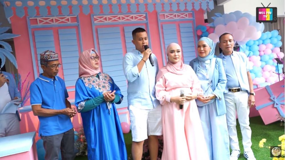 momen gender reveal syifa adik ayu ting ting © YouTube momen gender reveal syifa adik ayu ting ting © YouTube