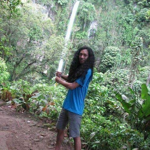 orang narsis di tempat umum © berbagai sumber