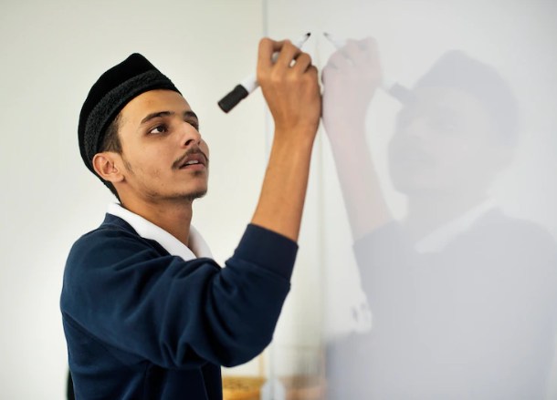 Arti rendah hati © 2022 berbagai sumber Arti rendah hati © 2022 berbagai sumber