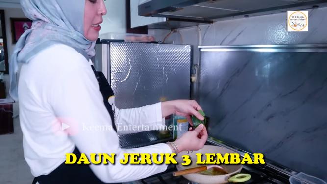 10 Langkah Angelina Sondakh masak ayam woku, empuk dan kaya rempah