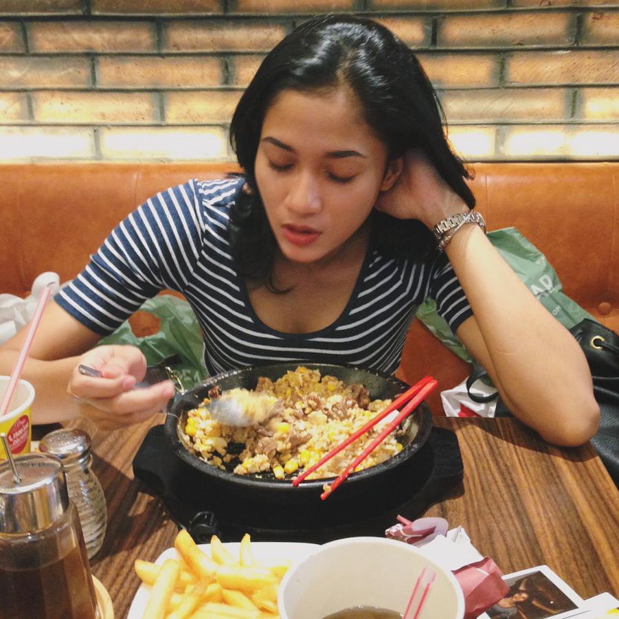 10 Makanan dikonsumsi Aghniny Haque, bantu jaga bentuk tubuh ideal