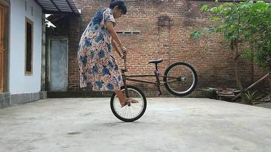 orang malah atraksi aja nih © berbagai sumber