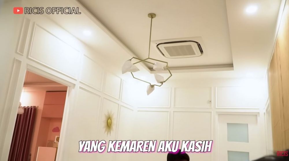 potret kamar bayi ria ricis dan teuku ryan © YouTube potret kamar bayi ria ricis dan teuku ryan © YouTube