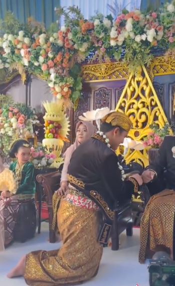 Keakraban pengantin pria ayah mertua Berbagai sumber Keakraban pengantin pria ayah mertua Berbagai sumber