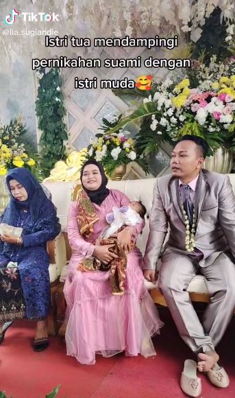 Istri tua dampingi suami nikahi istri muda Berbagai sumber Istri tua dampingi suami nikahi istri muda Berbagai sumber