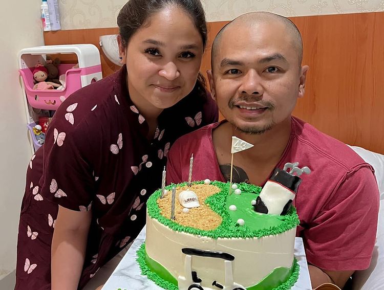 Kue ultah 10 seleb tema olahraga, Rizky Billar usung gaya Liverpool