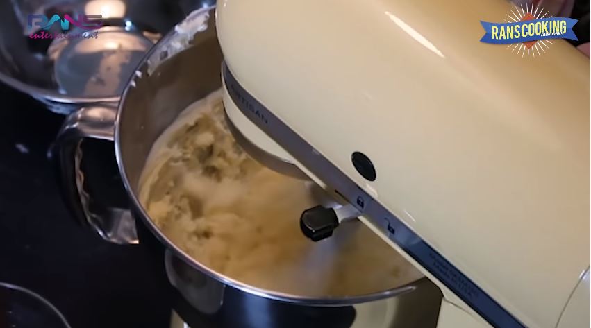 10 Alat baking Nagita Slavina ini memudahkan dalam membuat kue