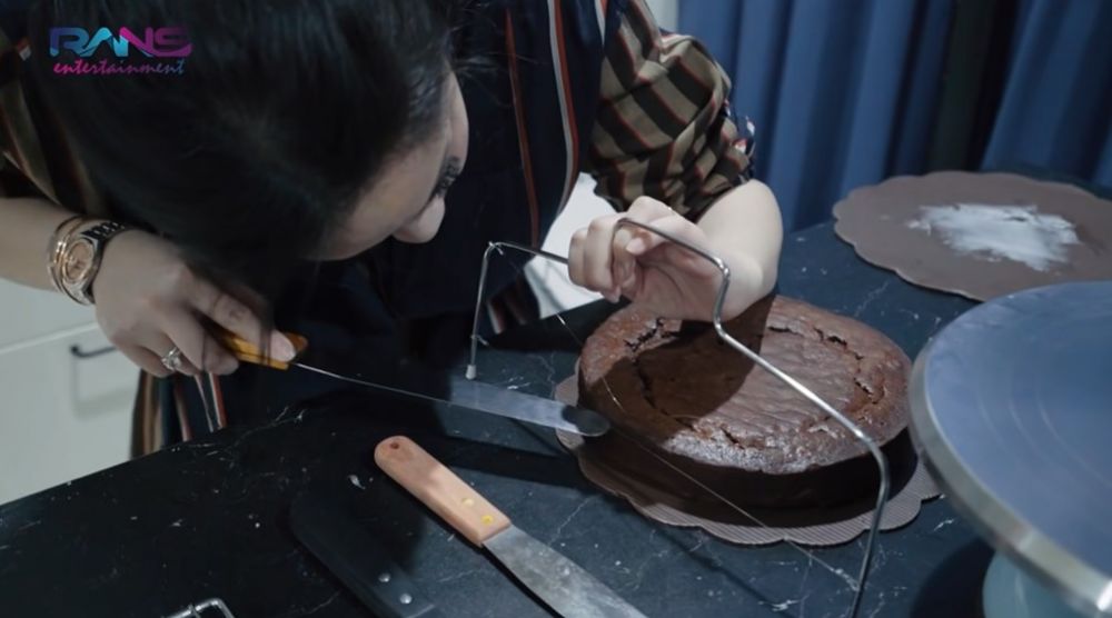 10 Alat baking Nagita Slavina ini memudahkan dalam membuat kue