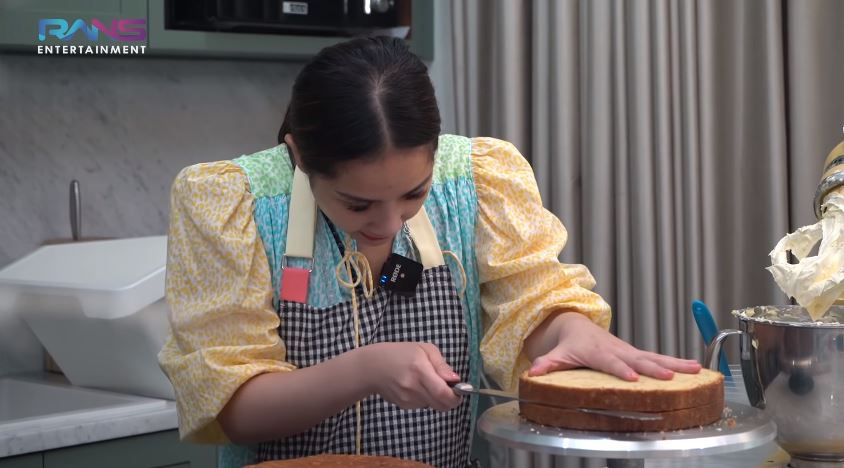 10 Alat baking Nagita Slavina ini memudahkan dalam membuat kue