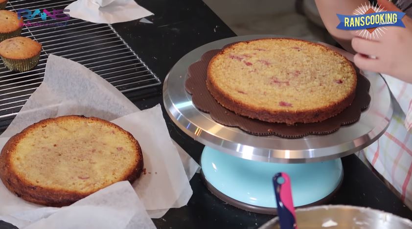 10 Alat baking Nagita Slavina ini memudahkan dalam membuat kue