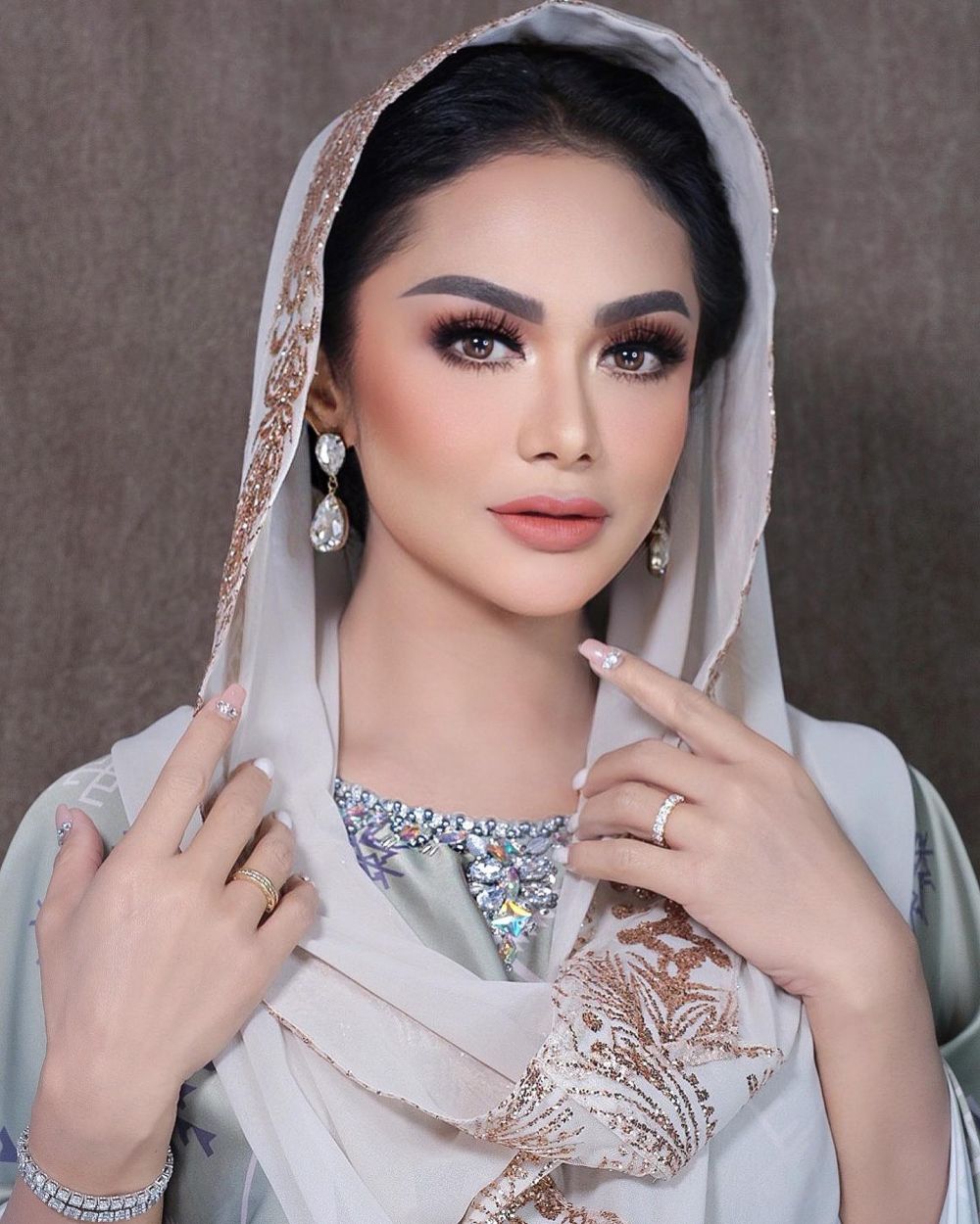 Potret transformasi Krisdayanti usai dimakeup © Instagram