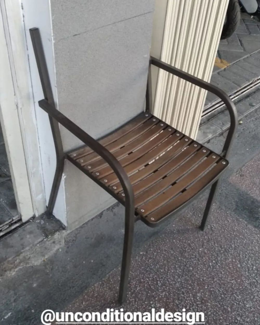 penampakan kursi nyeleneh © Instagram penampakan kursi nyeleneh © Instagram