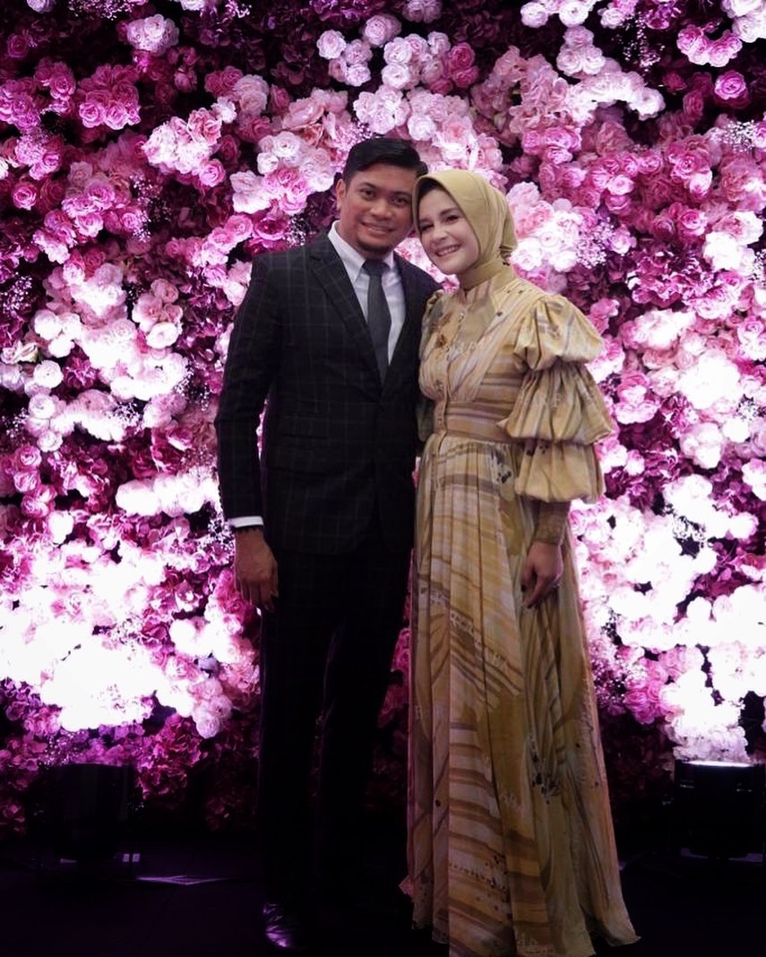 gaya istri pejabat hadiri kondangan © berbagai sumber