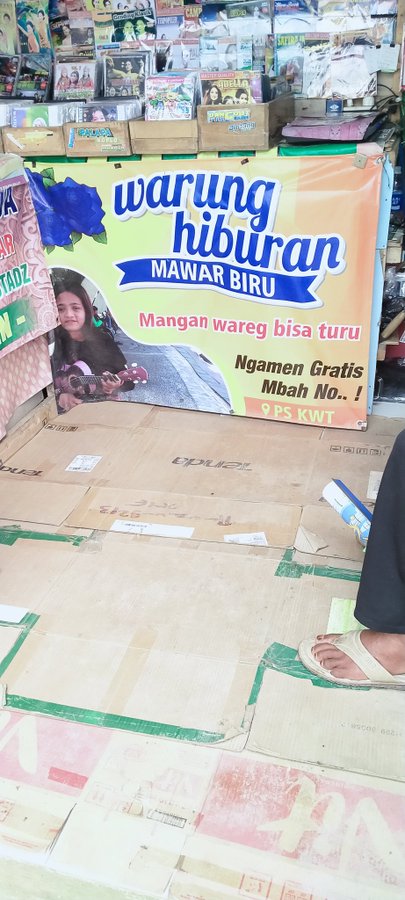 spanduk jualan bahasa jawa © Twitter